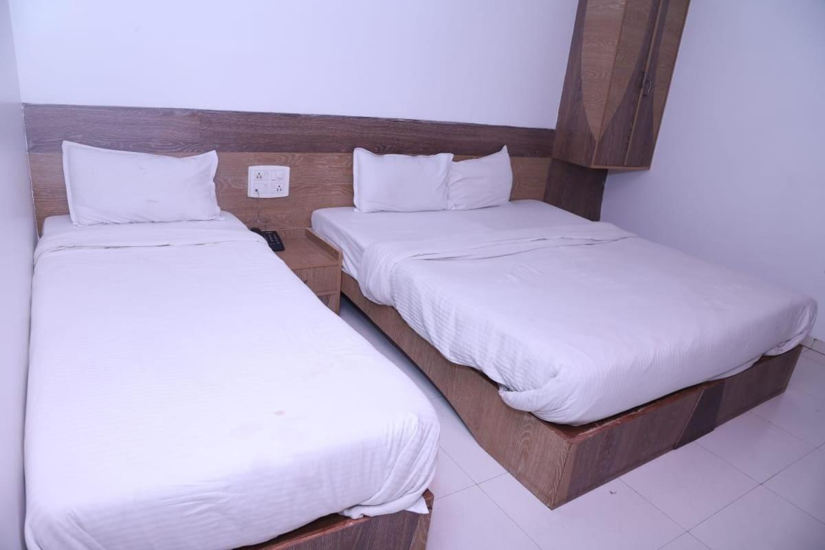 Hotel Kewal Inn Jalgaon Eksteriør billede