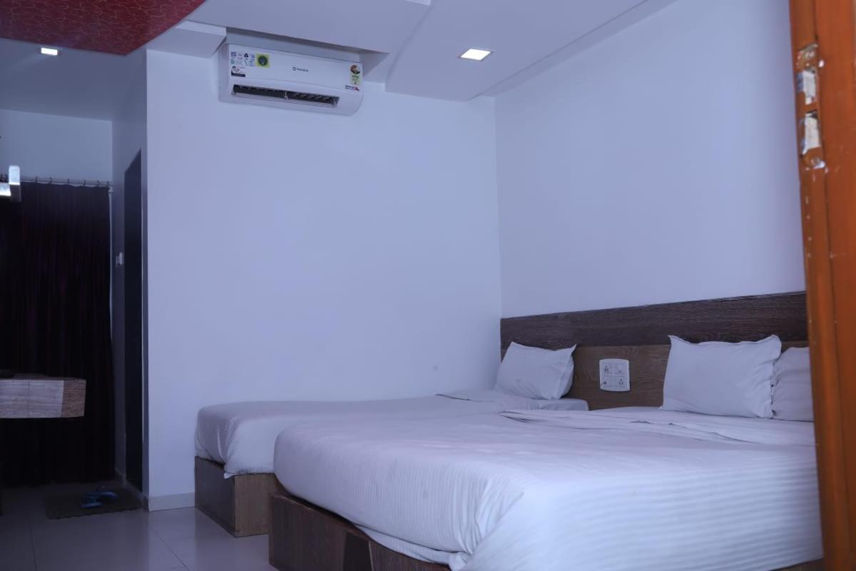 Hotel Kewal Inn Jalgaon Eksteriør billede